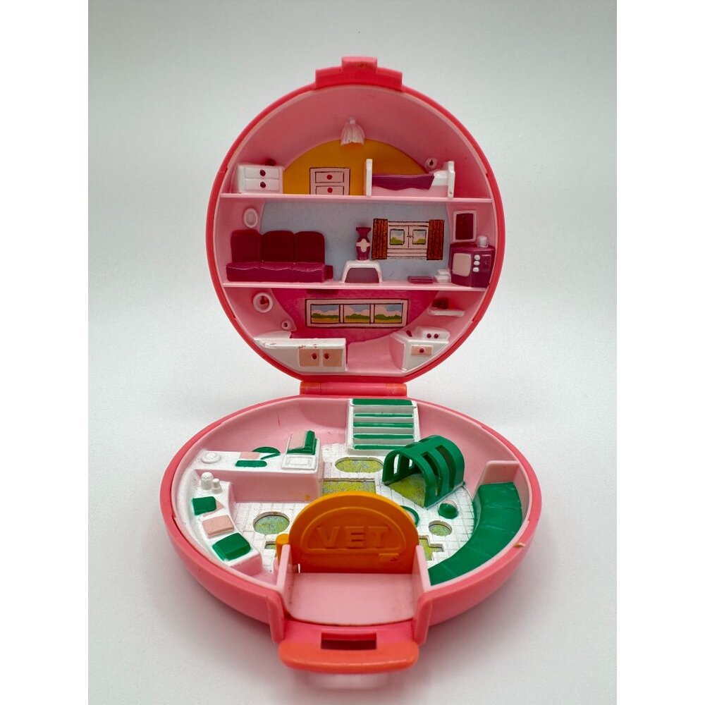 Vintage Bluebird 1989 Polly Pocket Buttons' Animal Hospital Compact ONLY